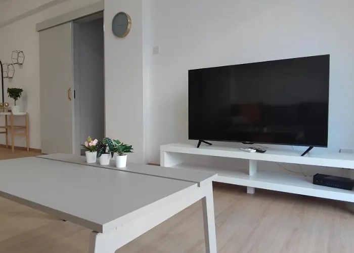 Mimosa Flat Cente 2bdr Apartment *