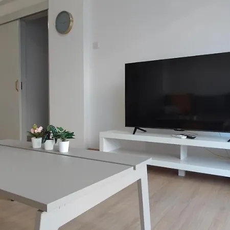 Mimosa Flat Cente 2bdr Apartment *