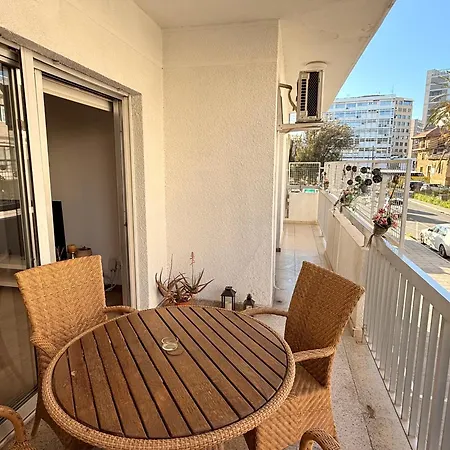 Mimosa Flat Cente 2bdr Апартаменти